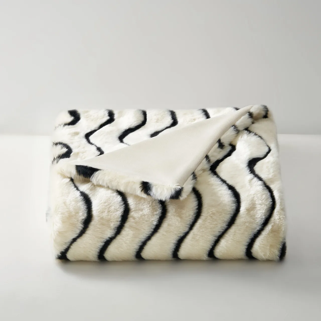 Z Gallerie Dosia Wave Throw 50" x 60"> Patterned Throws | Textile Sale