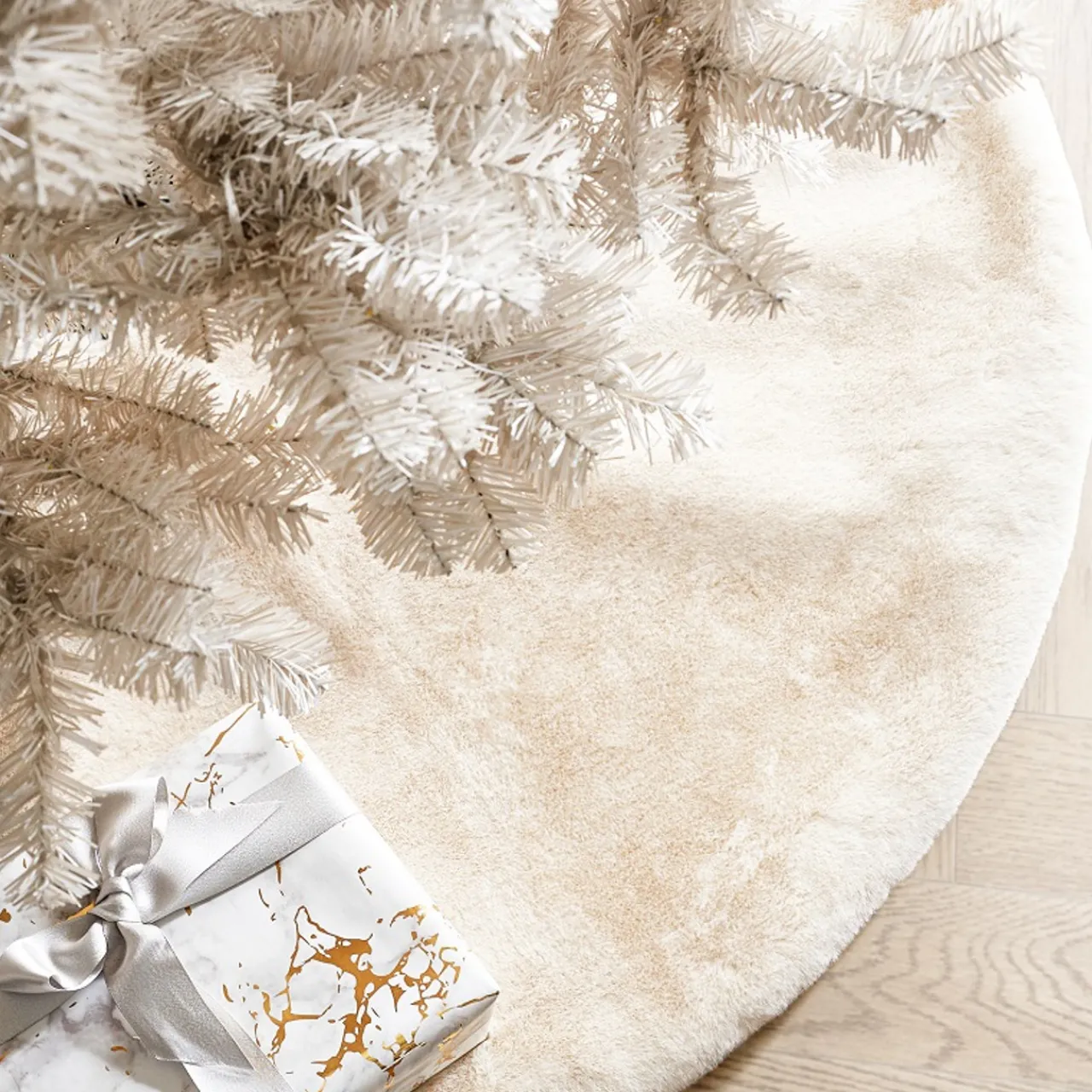 Z Gallerie Faux Fur Tree Skirt 48"- Ivory> Stockings & Tree Skirts | Décor