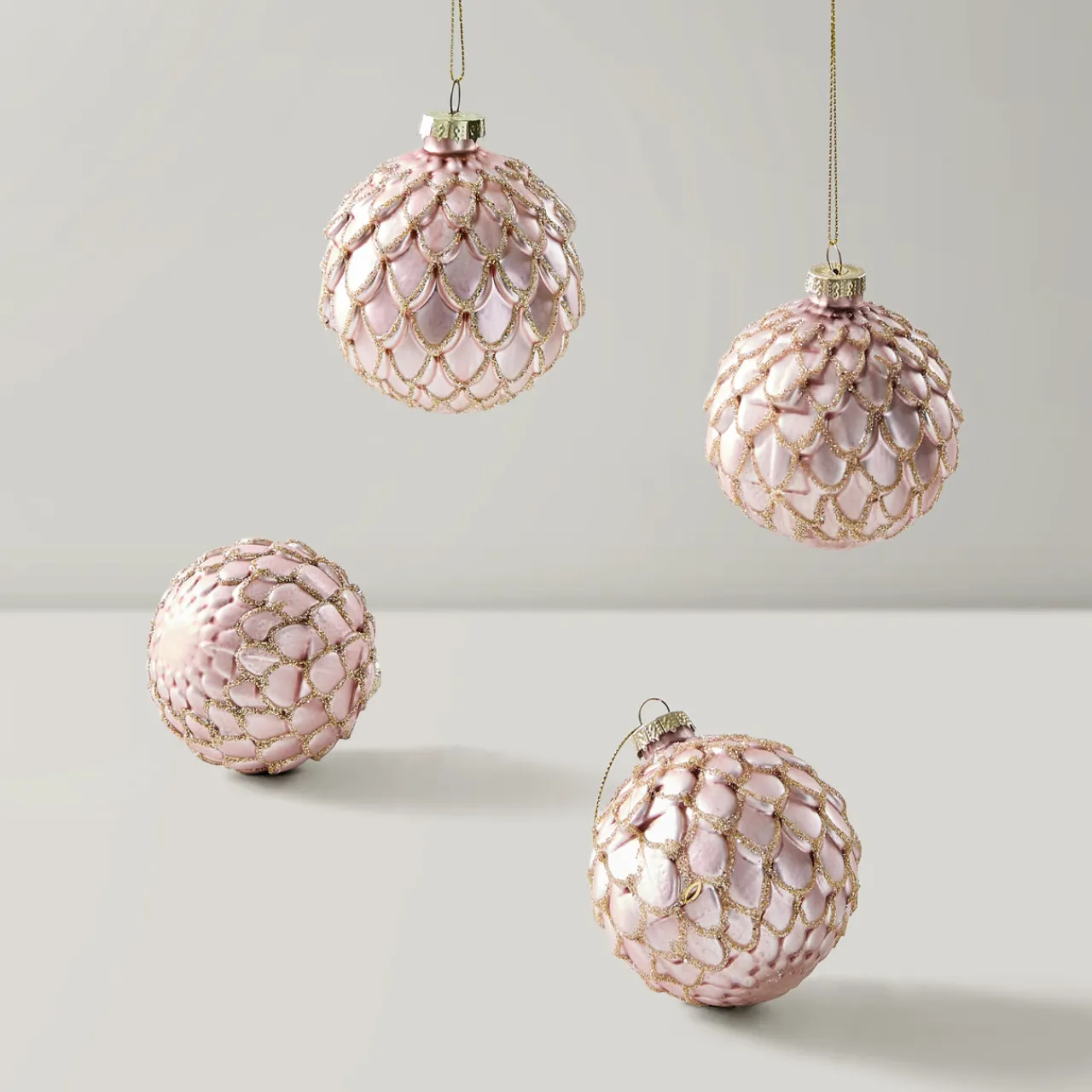 Z Gallerie Glittered Scallop Ornament - Set of 4> Ornaments | Décor Sale