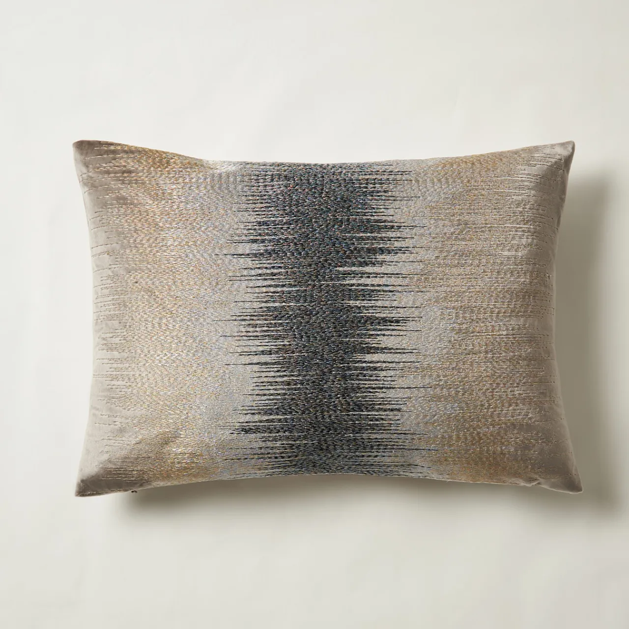 Z Gallerie Leon Metallic Lumbar 14" x 20"> Textile Sale | Patterned Pillows