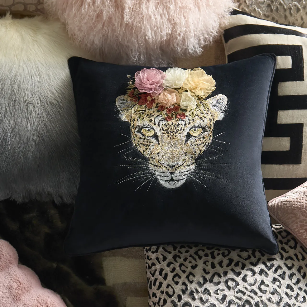 Z Gallerie Namir Queen Pillow 22"> Textile Sale | New Pillows