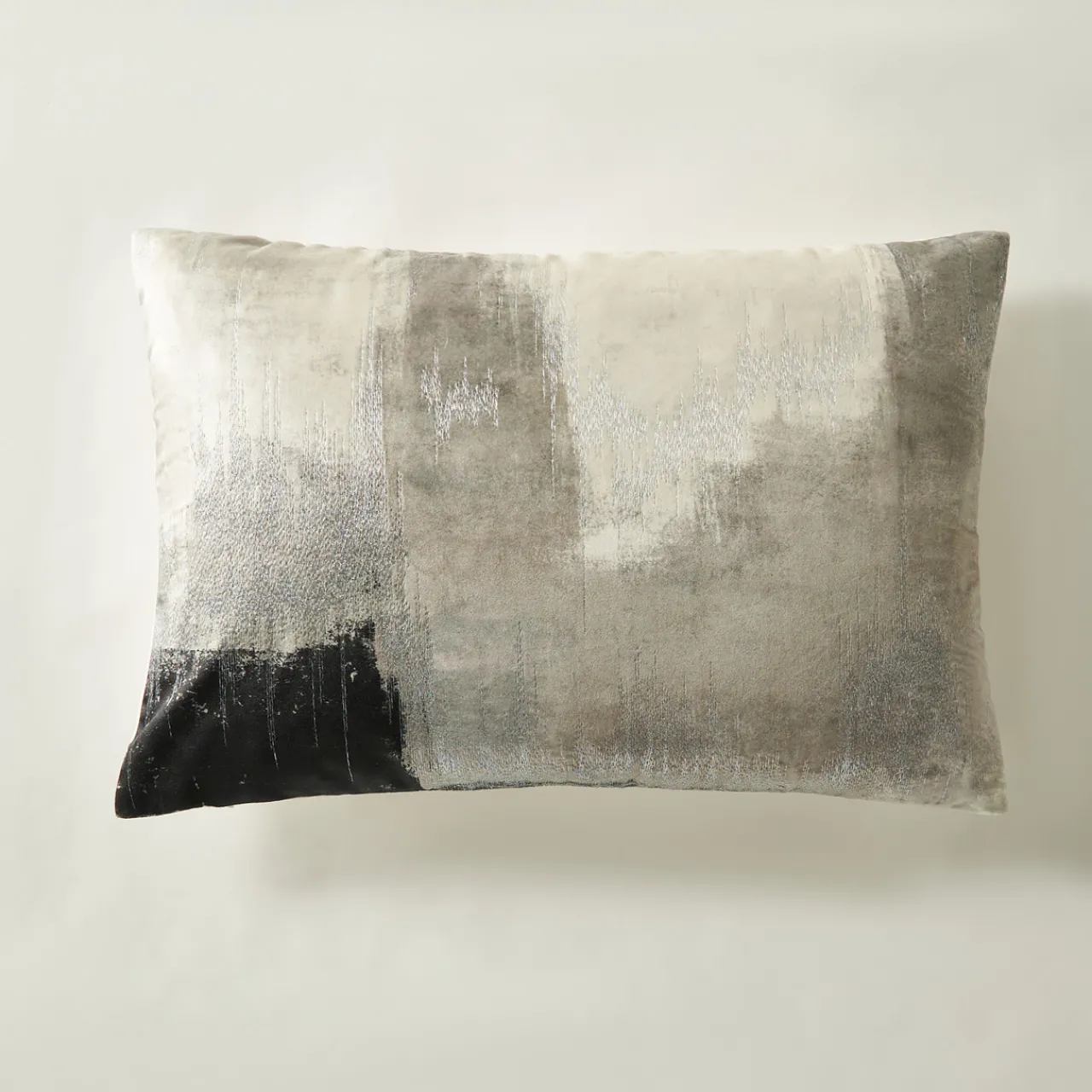 Z Gallerie Nya Lumbar 14" x 20"> Textile Sale | Patterned Pillows