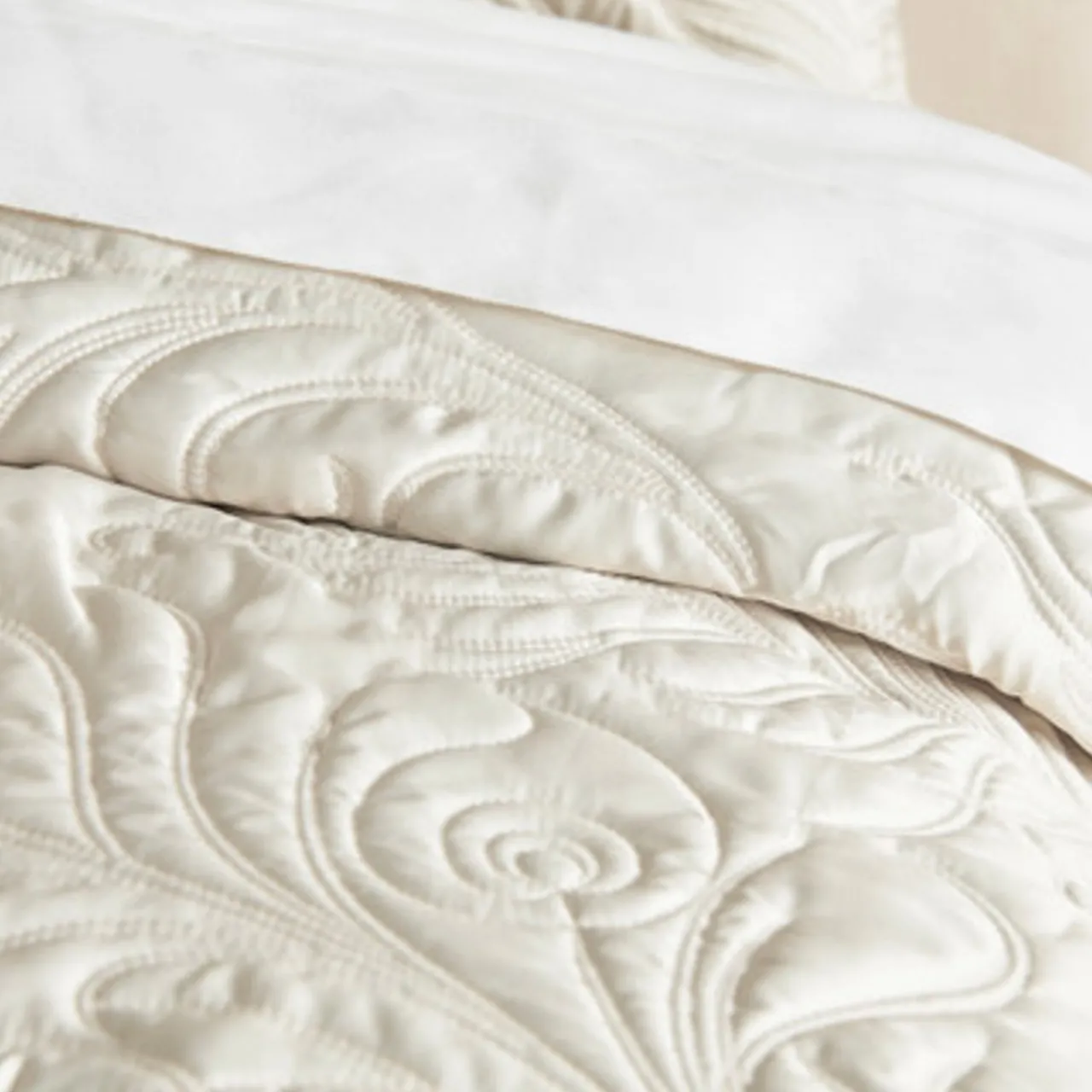 Z Gallerie Peacock Bedding - Champagne> Textured Bedding | Solid Bedding