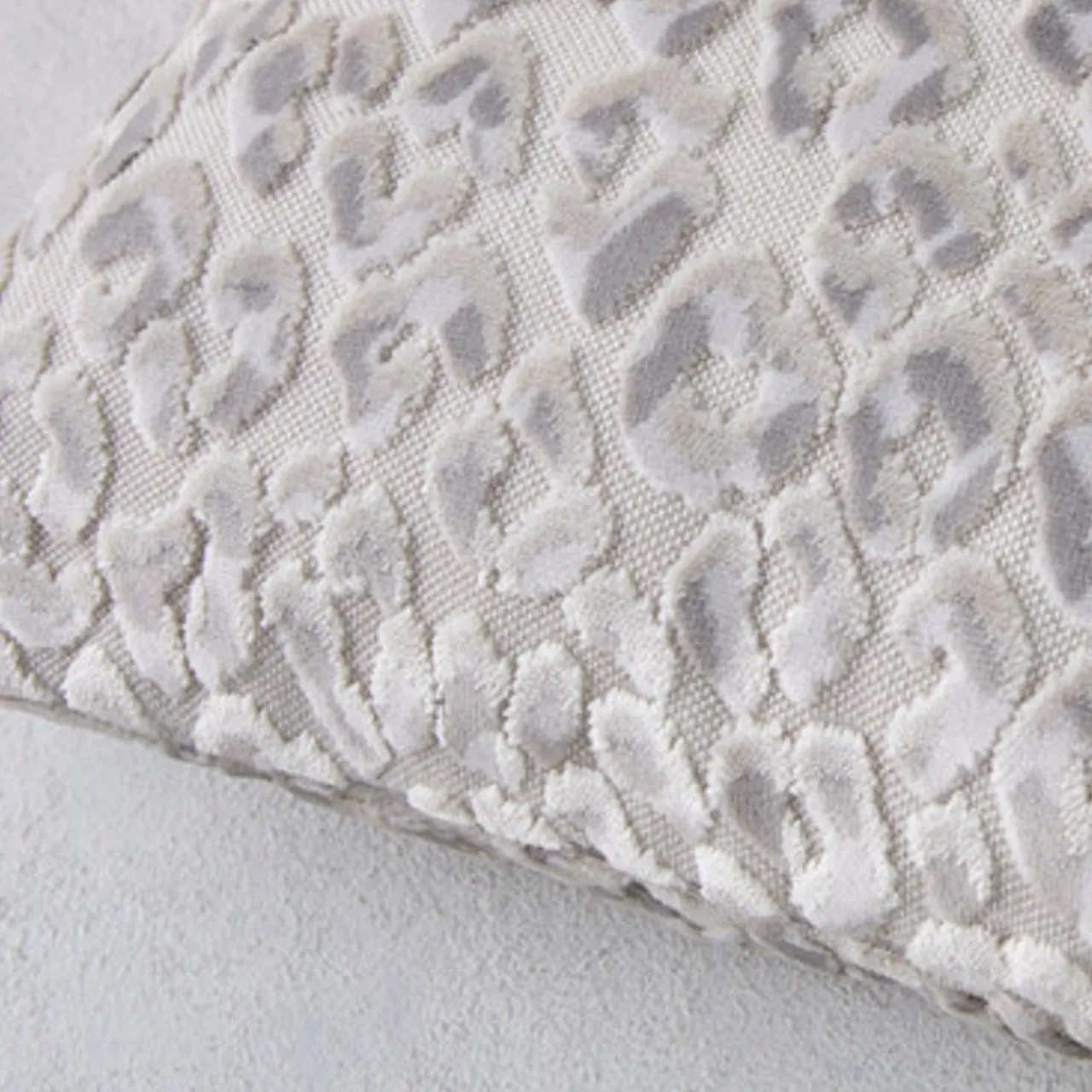 Z Gallerie Tess Pillow 22" - Grey> Textile Sale | Patterned Pillows